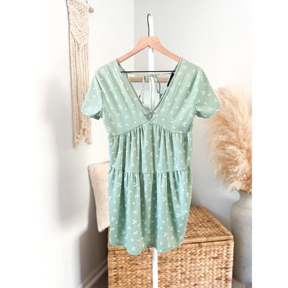 3/$20 ⭐️ 21 Saints Floral Babydoll Dress Small Green Sage Cottagecore - Picture 1 of 8